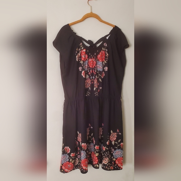 Lauren Conrad Women’s Black with Floral Design Dress Elastic Waistband. - Picture 3 of 8